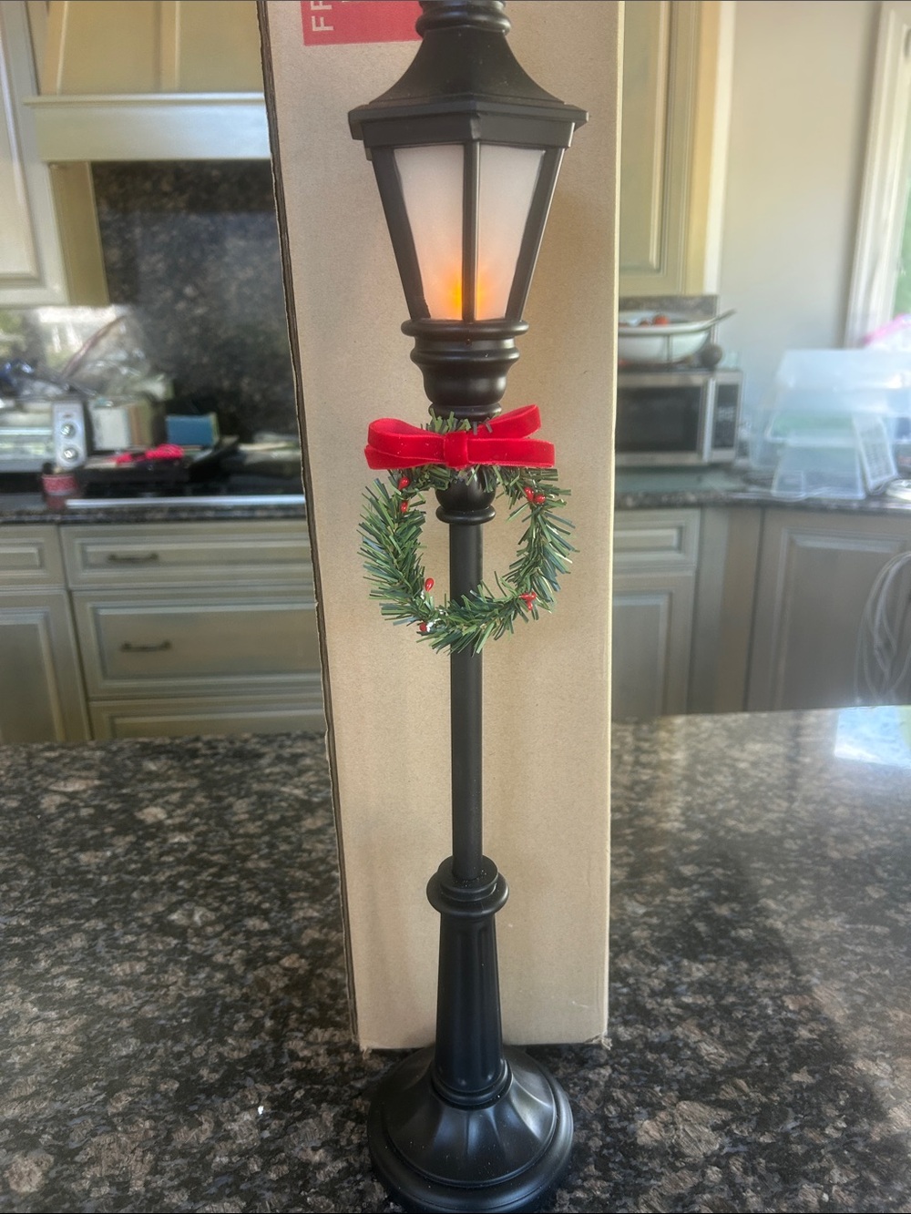 24" LIGHT UP HOLIDAY WREATH LAMP POST DECOR NWT